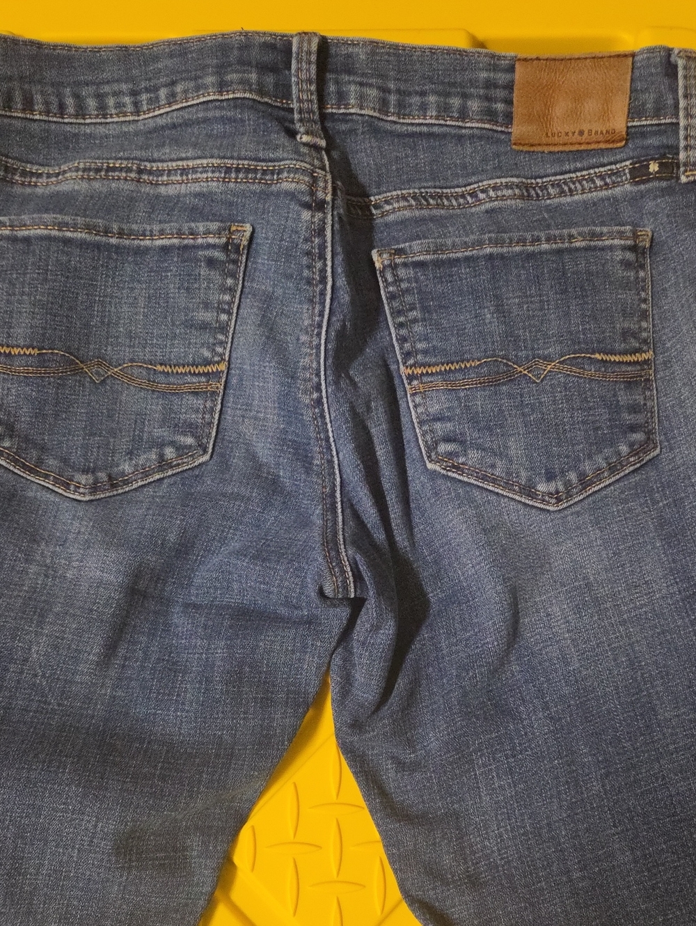 Lucky Brand Men's Straight Denim Jeans in Blue with Brown Patch